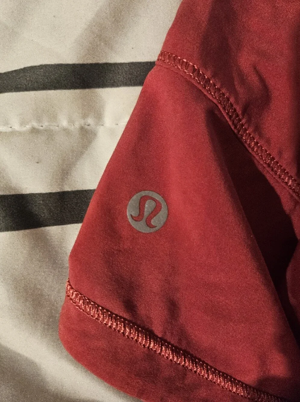 Lululemon Pace Rival Skirt Size 4 Cranberry 4-Way Stretch Mini Ziggy Snake